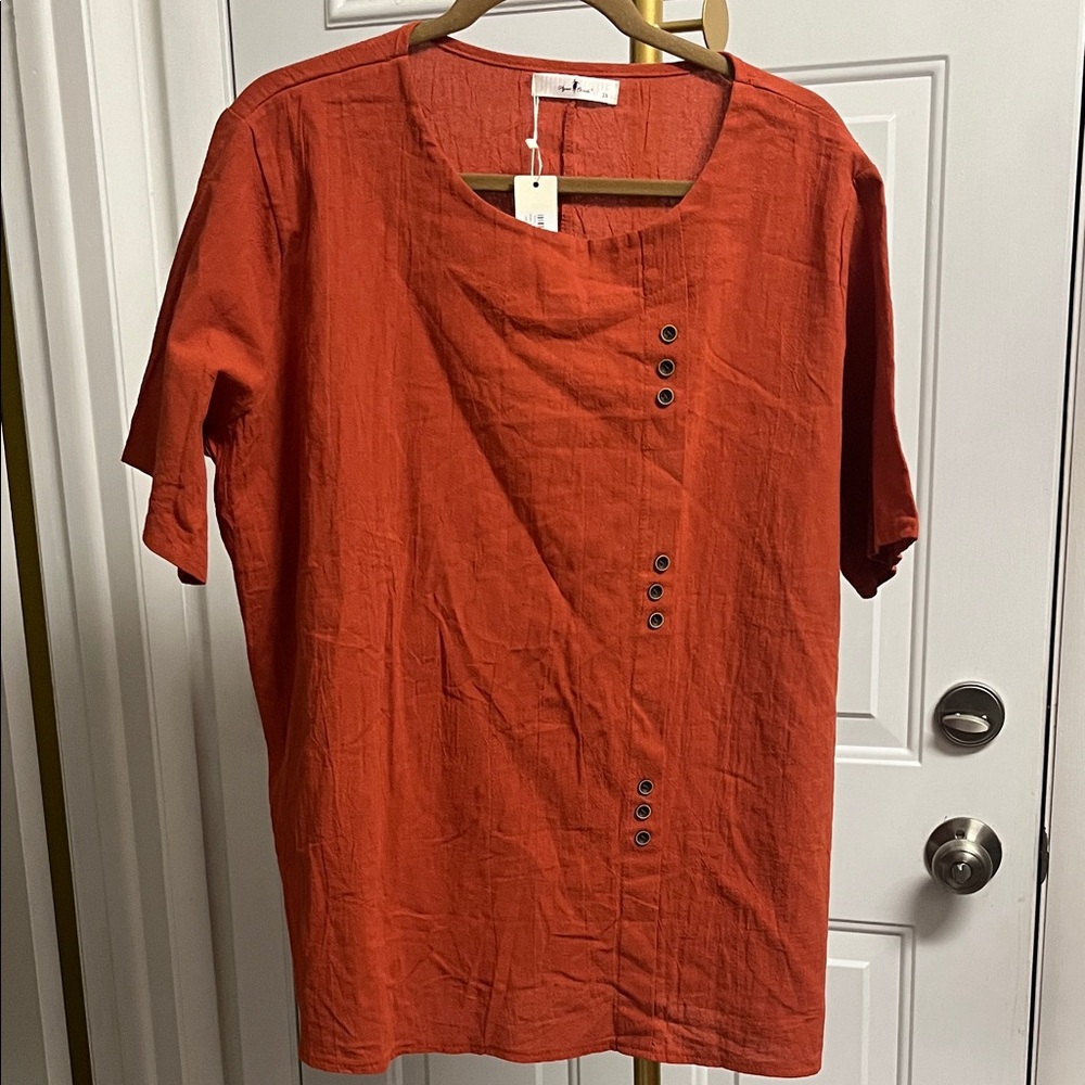 Women's Rust Button-Detail Top